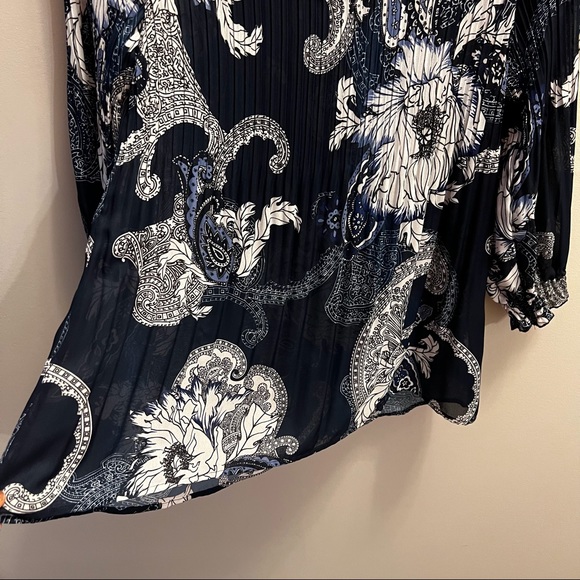 Navy blue pleated blouse - Picture 8 of 8